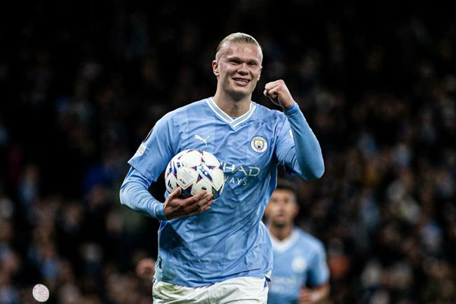 Giữ lời hứa, Haaland tái hiện phong cách ăn mừng của Drogba